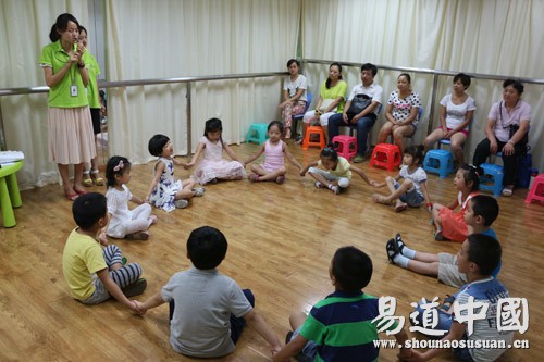 易道教育·银泰中心旗舰校暑期班展示课开讲啦——手脑说唱英语