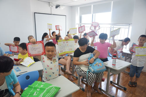 易道教育·银泰中心旗舰校暑期班展示课开讲啦——手脑拼音篇