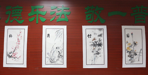 易道手脑创意绘画国画班师生说：我们都是丹青高手