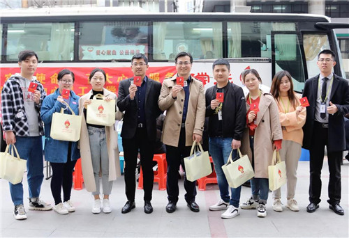 【易道教育】党支部组织无偿爱心献血