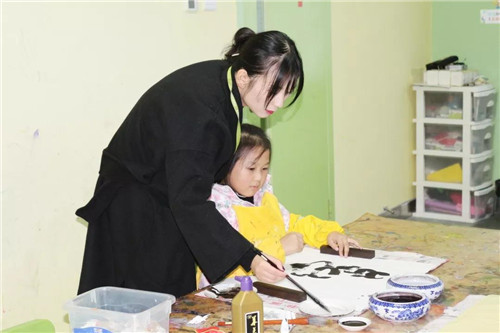 一幅画的诞生：走进易道「国学国画」课堂